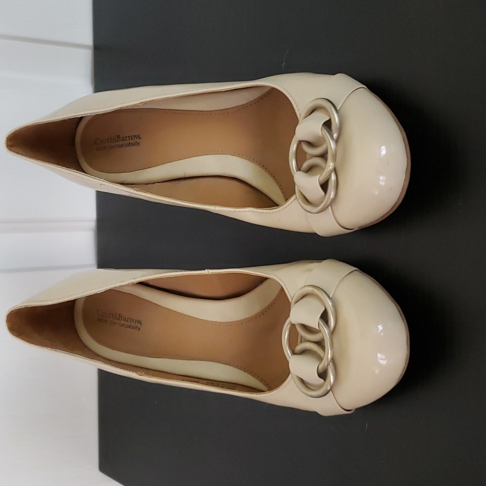 Croft and Barrow cream heels, size 10